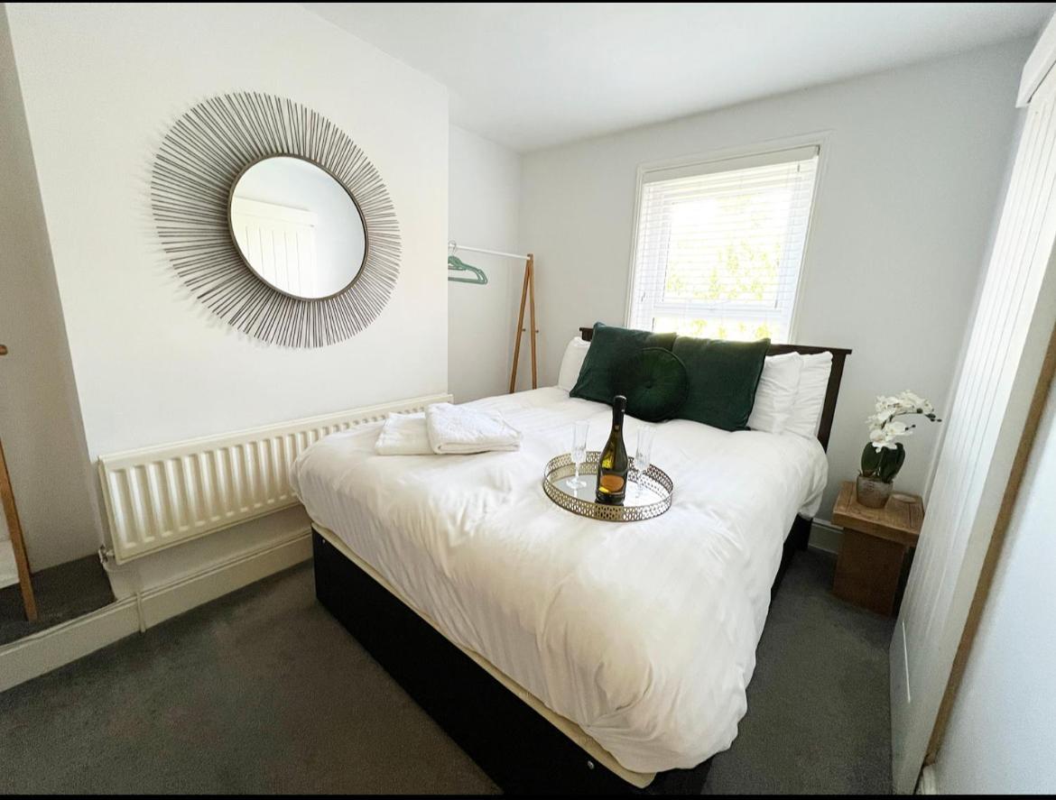 Modern 3 Bed, Heart Of Ashley Cross, 5 Mins To Sandbanks Poole Exteriör bild
